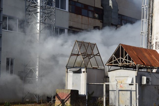 Луцькі рятувальники «гасили пожежу» у котельні. ФОТО