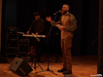 «Якщо Бог і є, він носить форму мого покоління»: Павло Вишебаба благодійним туром відвідав Луцьк 