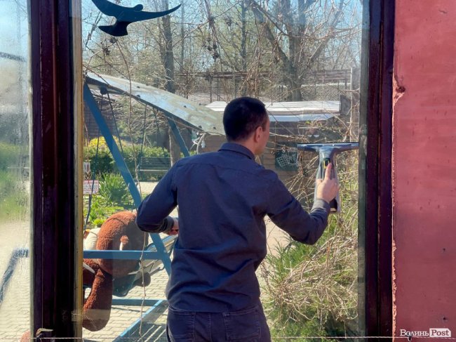 Луцький підприємець Андрій Соломін подарував зоопарку техніку Karcher