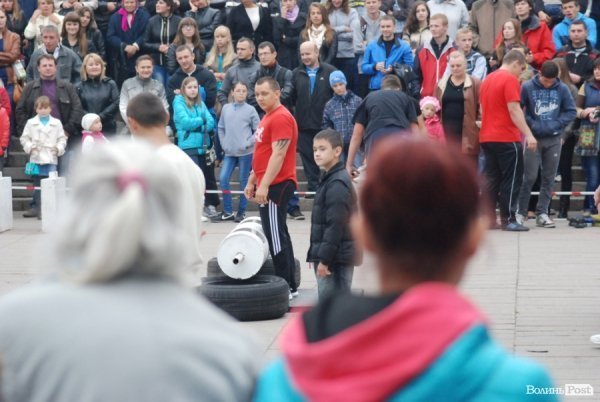 Як у Луцьку змагалися силачі. ФОТО