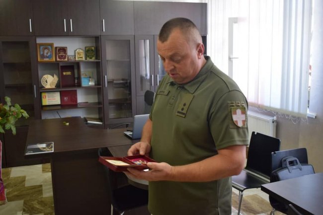 Дружині загиблого Героя з Волині Івана Ставнійчука вручили його посмертну нагороду