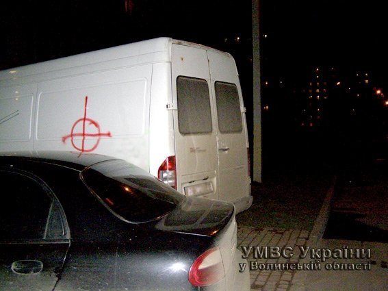 У Луцьку хулігани розмалювали автомобілі