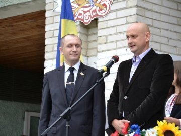 Депутати Ткачук і Яручик привітали луцьких школярів з Першим вересня. ФОТО*