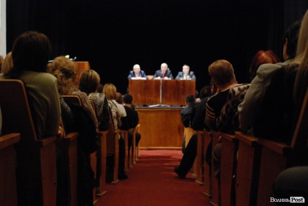 На День закоханих бізнесменам Луцька «подарували» «батіг і пряник». ФОТО