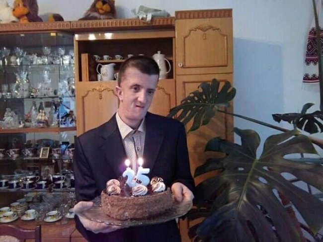 Дуже любить чистоту: на Рівненщині хлопець з інвалідністю зібрав у лісі тонни пляшок. ФОТО