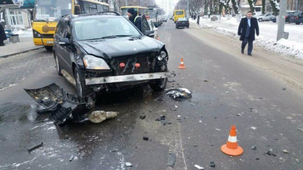 У Луцьку не розминулися позашляховик та мінівен