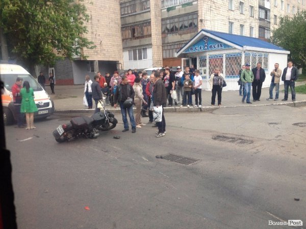 У Луцьку аварія: Smart збив мотоцикліста. ФОТО