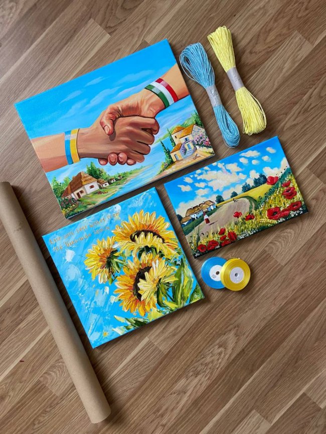 Мистецький фронт: як дві Анни з Волині «підірвали» соцмережі портретами Зеленського, Арестовича і Джонсона