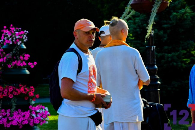 У Луцьку ходили крішнаїти: хто вони і що проповідують. ФОТОРЕПОРТАЖ