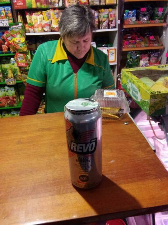 Луцькі муніципали викрили магазин, де вночі продають спиртне