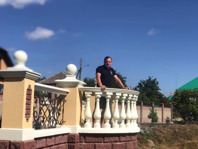 Волинянин подарував рідному місту власноруч облаштовану терасу