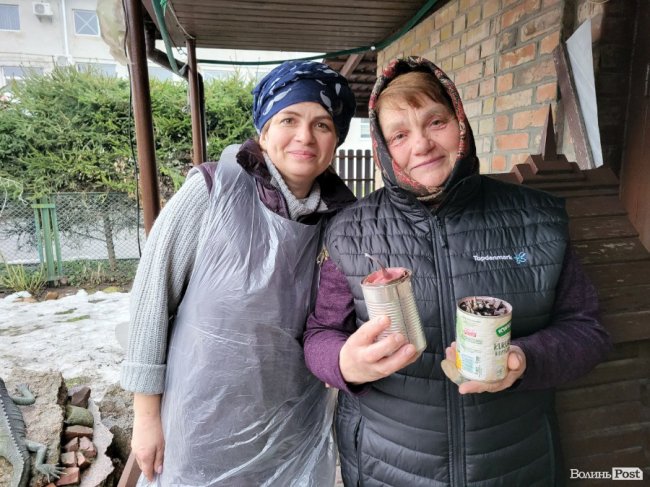 Невтомні: як подвір'я лучан Наталки та Володимира Грушок стало волонтерським центром