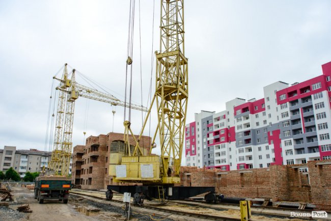 У Луцьку продовжують зводити яскраві оселі у ЖК «Caramel Residence». ФОТО*