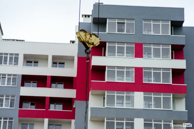 У Луцьку продовжують зводити яскраві оселі у ЖК «Caramel Residence». ФОТО*