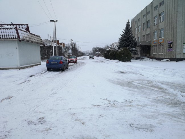 Не посипане жодне перехрестя, - волиняни нарікають на засніжені вулиці. ФОТО