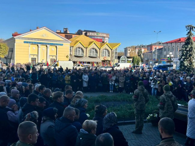 Назавжди 22: у Ковелі поховали Героя Марка Данилюка