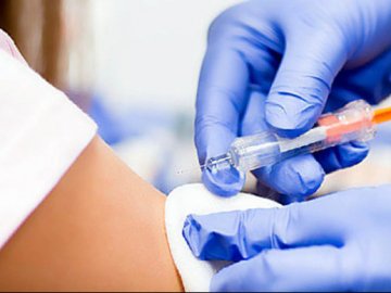 У Любешеві почали вакцинувати медпрацівників проти коронавірусу