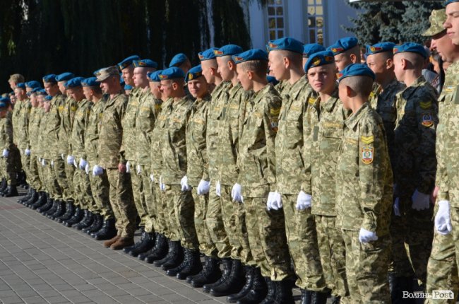 «Нам є що захищати»: урочиста посвята ліцеїстів у Луцьку.  ФОТО