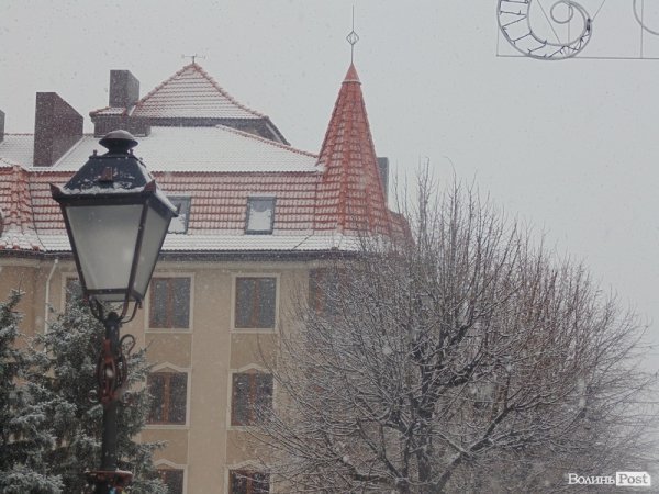 Луцьк засипає снігом. ФОТО