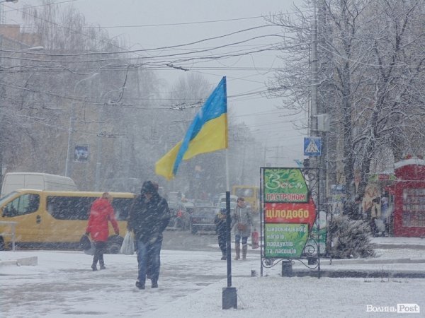 Луцьк засипає снігом. ФОТО