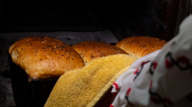 Родина на Волині продає домашній хліб, а гроші передає для ЗСУ. ВІДЕО