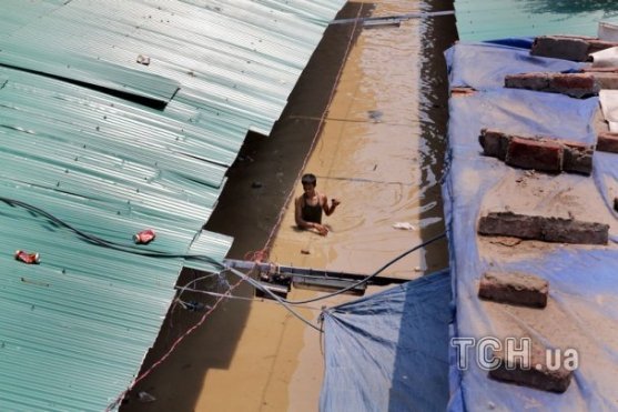 Індія потерпає від катастрофічних повеней. ФОТО