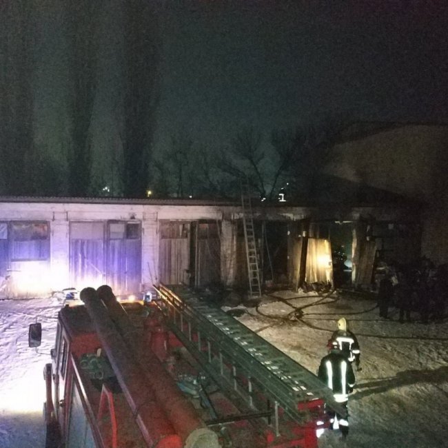 У Луцьку горіли гаражі. ФОТО