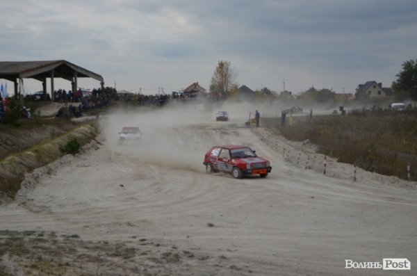 Під Луцьком змагалися автогонщики. ФОТО