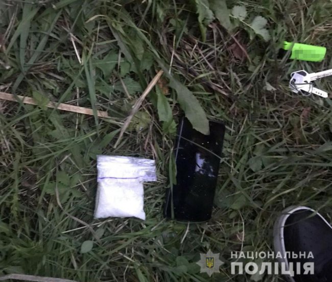 Робив «закладки»: поблизу Луцька «на гарячому» спіймали молодика з наркотиками