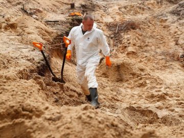 Окупанти замінували майже всі місця масових поховань 
