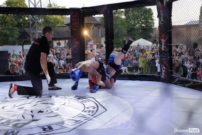 Турнір зі змішаних єдиноборств у Луцькому замку: як це було