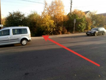 На одній з вулиць Луцька просять облаштувати «зебру». ФОТО