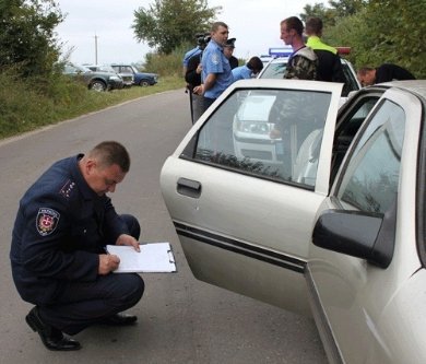 За наркоторговцем влаштували погоню із зброєю. ФОТО