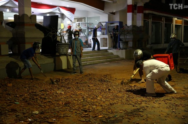 Землетруси в Індонезії: загинули майже 100 людей. ВІДЕО