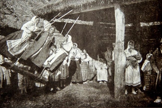 Як розважалися волинянки у великодні вихідні 100 років тому. РЕТРОФОТО