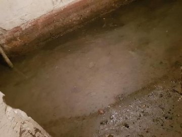 У Ковелі житловий будинок роками заливає фекаліями