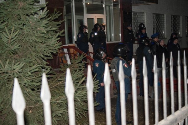 Фото нічного бунту в Луцьку