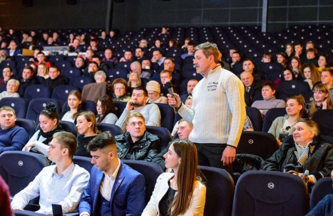 Про що лучани запитували в Андрія Покровського на відкритій зустрічі. ФОТО