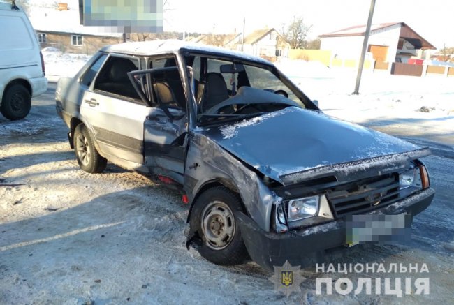 Поблизу Луцька зіткнулися два  автомобілі: є постраждалі. ФОТО
