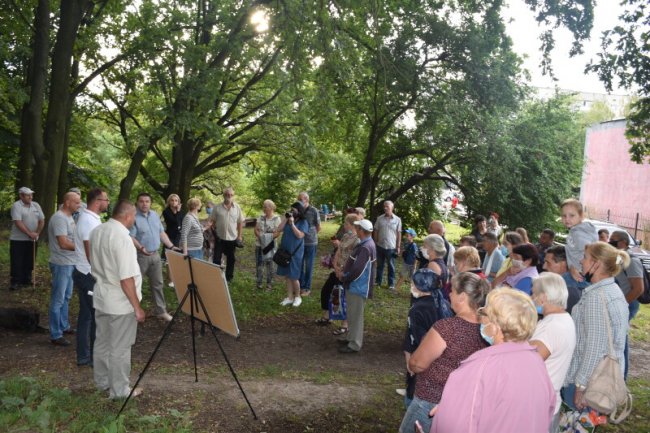 Сучасне освітлення, дитячий майданчик: як в одному з мікрорайонів Луцька планують оновити парк