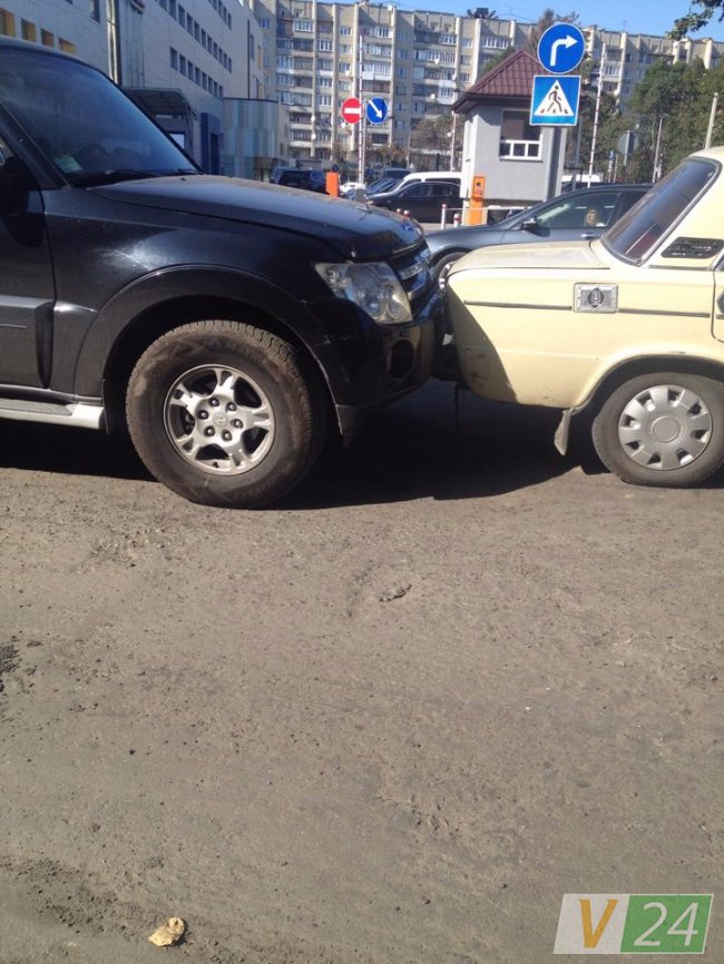 У Луцьку ‒ подвійна аварія за участю тролейбуса