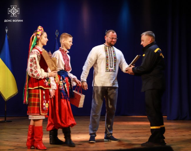 Волинських рятувальників нагородили до Дня Державного прапора України 