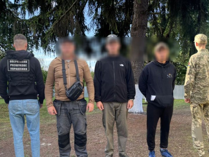 Запевняли, що їдуть по гриби: поблизу кордону зі Словаччиною затримали двох волинян