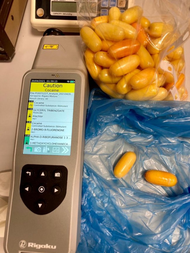 На Київщині спіймали наркокур'єра, який проковтнув понад кілограм кокаїну. ФОТО