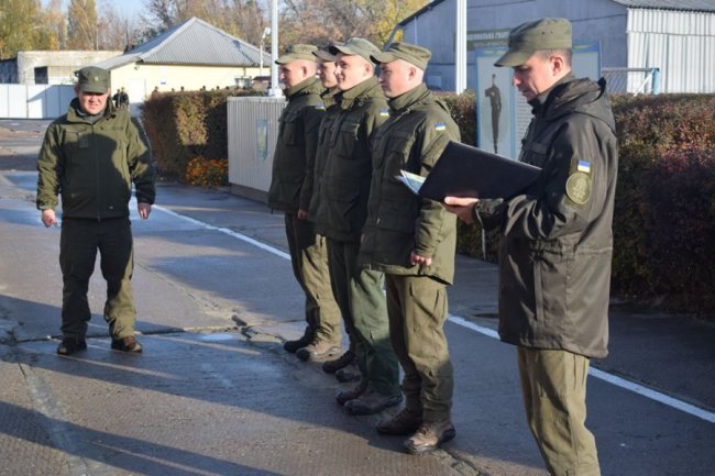 У Луцьку військових-строковиків звільнили  в запас. ФОТО