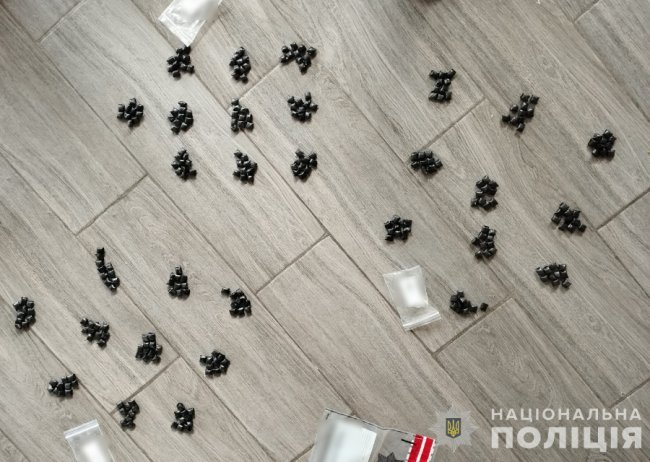 Збував психотропи на Волині та Львівщині: волинські поліцейські затримали наркоділка