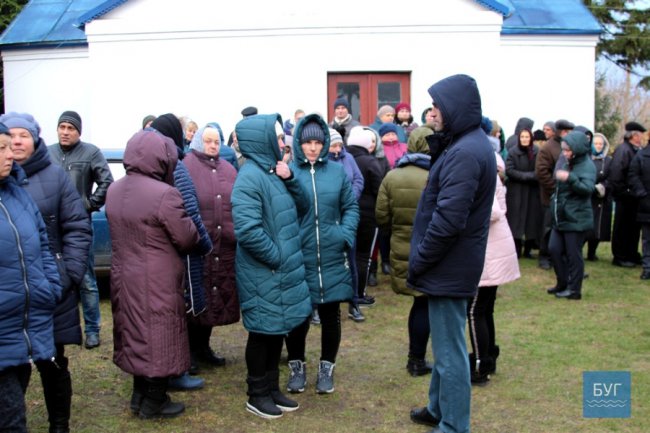 У селі на Волині віряни воюють за храм. ФОТО