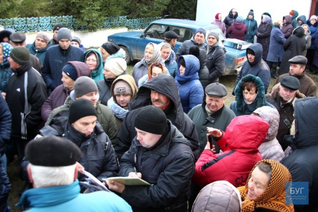 У селі на Волині віряни воюють за храм. ФОТО