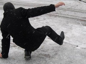 Два десятки постраждалих та ДТП: наслідки негоди в Луцьку та області