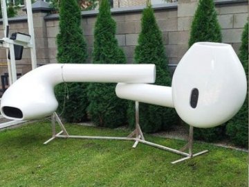Гігантські AirPods із волинського міста можуть потрапити до Книги рекордів України